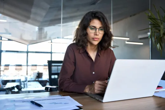 Woman using her laptop make purposeful financial decisions