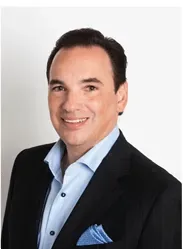 Headshot of Carlos Suarez.