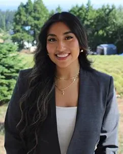 Lally Mexicano headshot