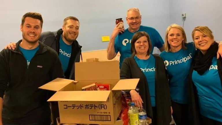 Financial professionals and Principal® staff from the northwest office volunteering at foodbank. Financial professionals and Principal® staff from the northwest office volunteering at foodbank.