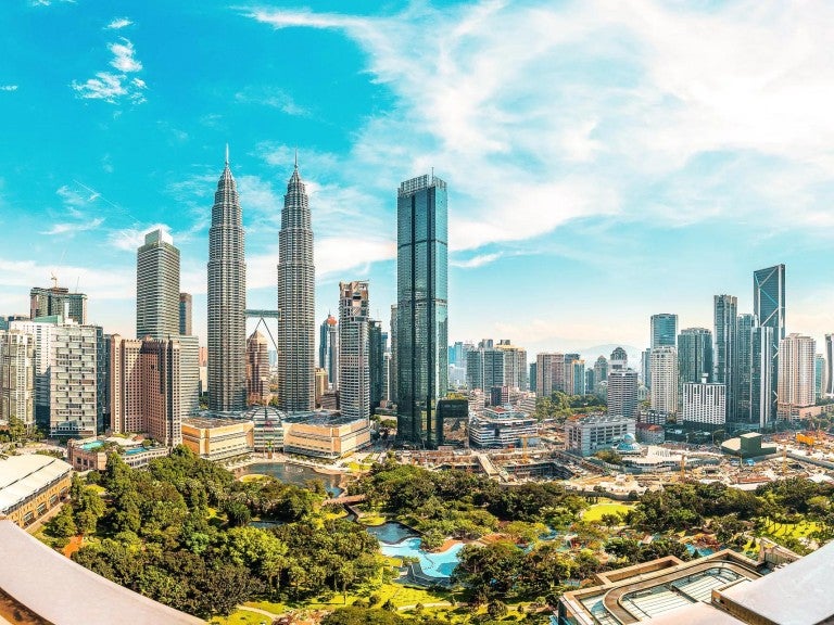 A skyline during the day with buildings and a park