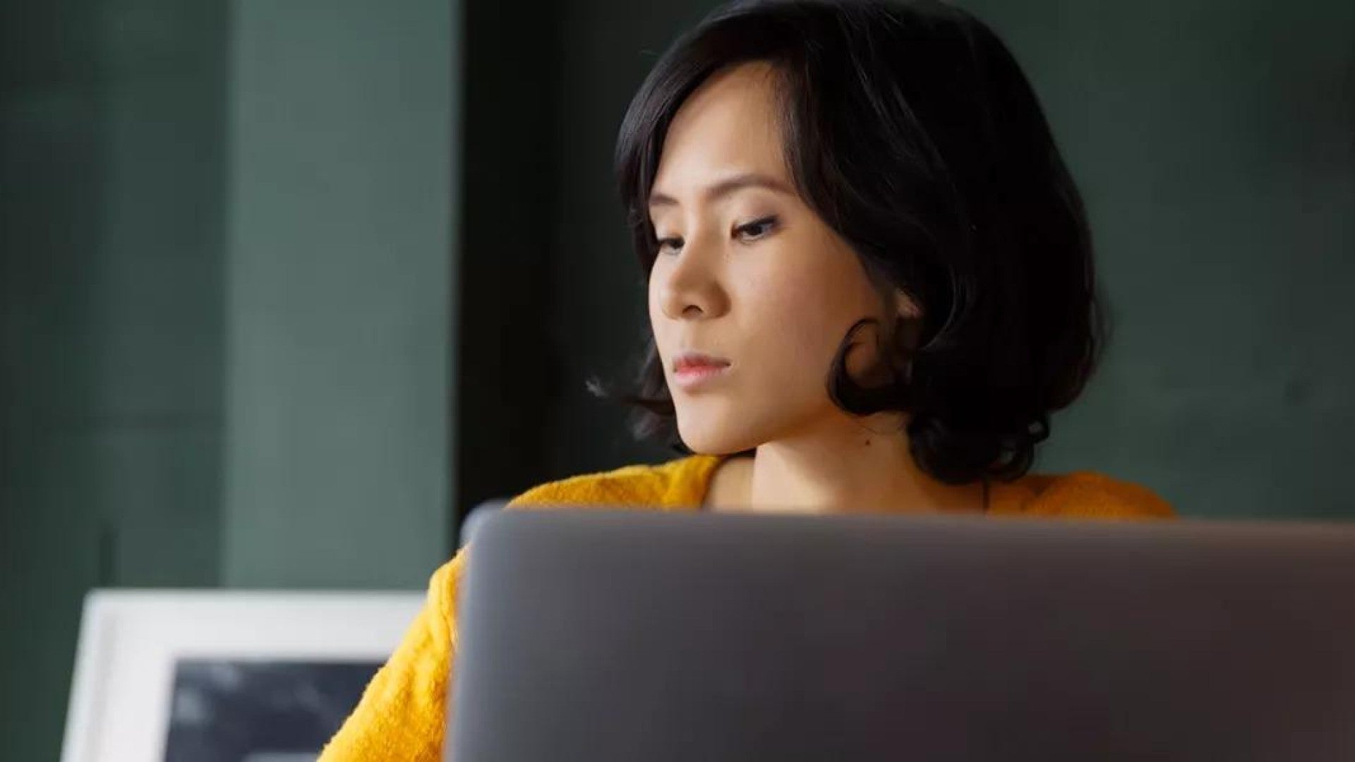 A woman who has learned about variable annuities and if they fit into her retirement income plan.