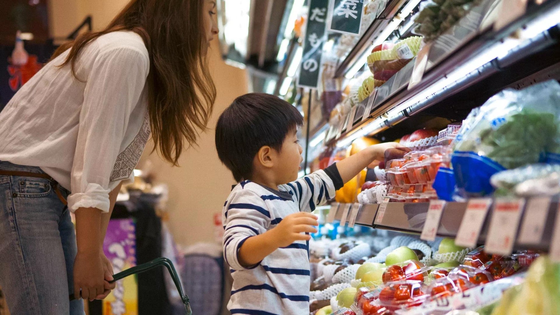 A mother and her child shop for groceries.