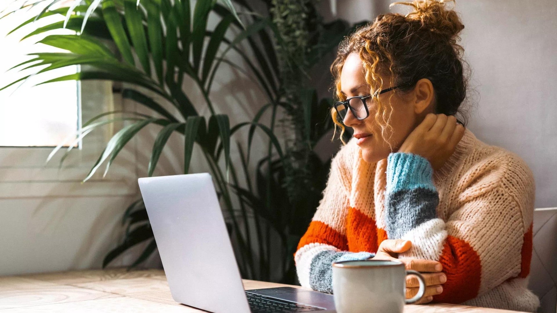 Woman reviewing her retirement savings accounts on a computer