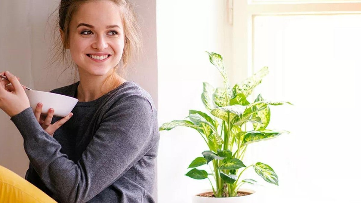Photo of a woman who practices the FIRE lifestyle through ultra-frugal living to retire early.