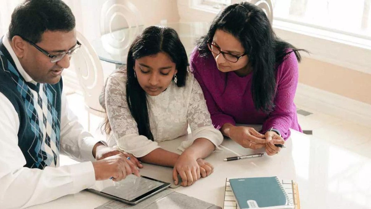 Picture of parents talking with their child about money.
