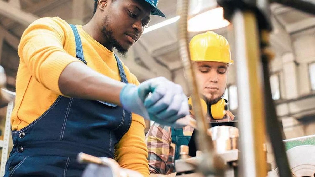Two employees working in a shop.