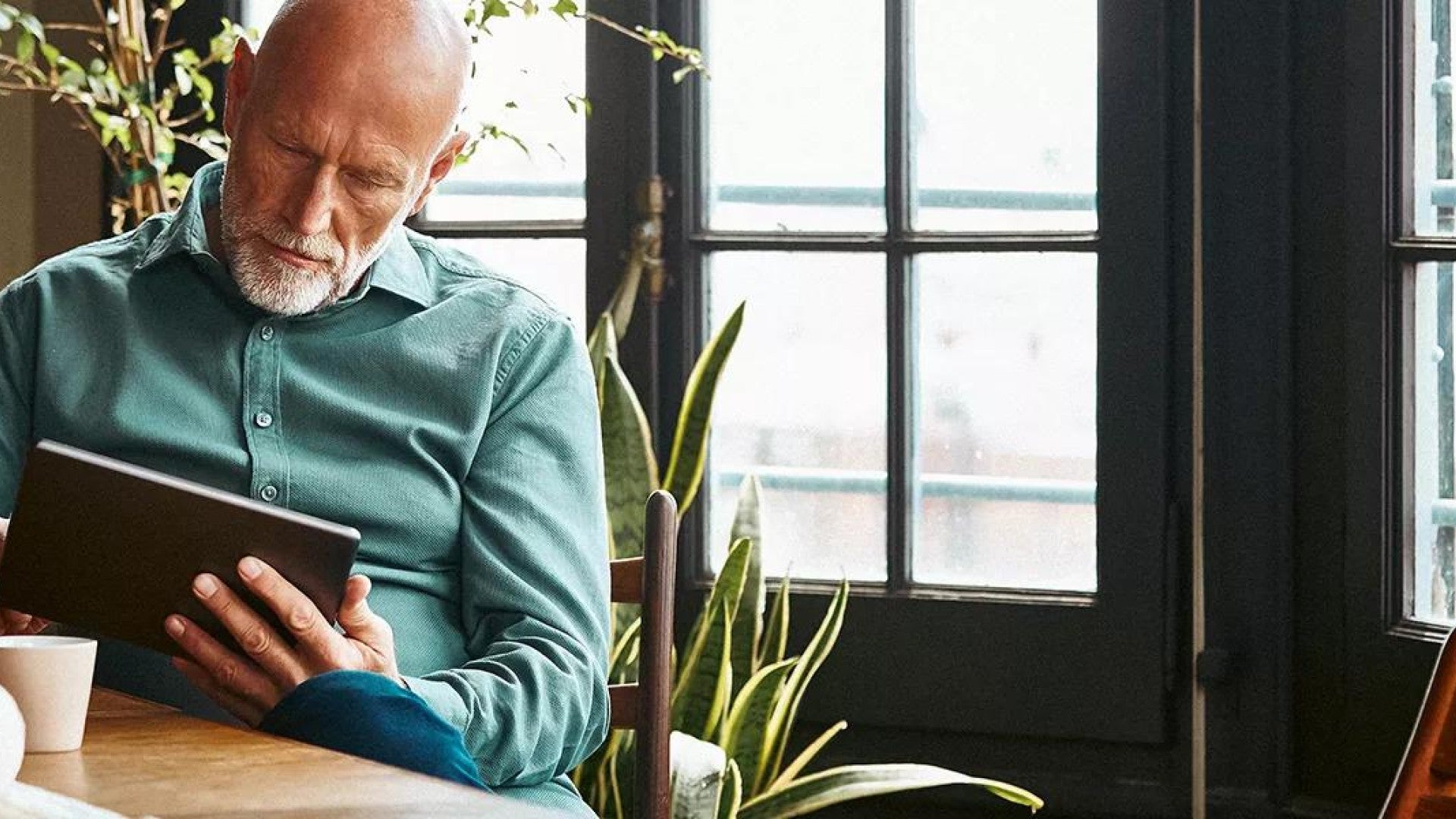 A man browsing on his tablet.